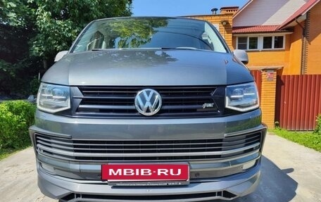 Volkswagen Multivan T6 рестайлинг, 2015 год, 3 800 000 рублей, 2 фотография