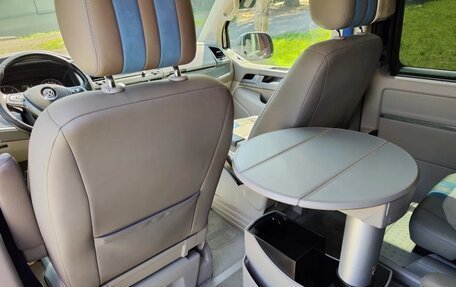 Volkswagen Multivan T6 рестайлинг, 2015 год, 3 800 000 рублей, 17 фотография
