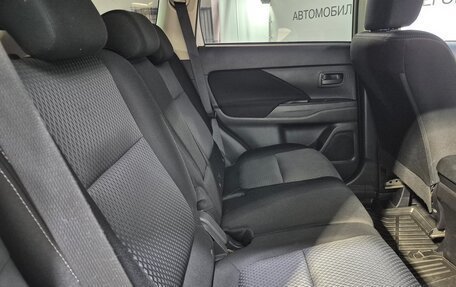 Mitsubishi Outlander III рестайлинг 3, 2018 год, 1 804 000 рублей, 13 фотография