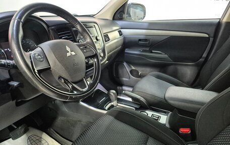 Mitsubishi Outlander III рестайлинг 3, 2018 год, 1 804 000 рублей, 11 фотография