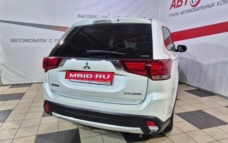 Mitsubishi Outlander III рестайлинг 3, 2018 год, 1 804 000 рублей, 7 фотография