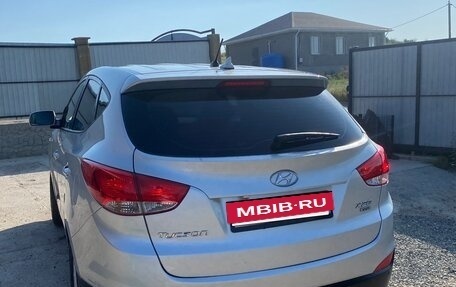 Hyundai Tucson III, 2011 год, 1 350 000 рублей, 2 фотография