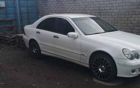 Mercedes-Benz C-Класс, 2004 год, 1 050 000 рублей, 2 фотография