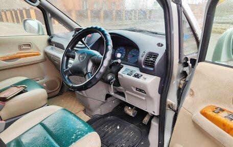 Nissan Serena II, 2001 год, 665 000 рублей, 11 фотография