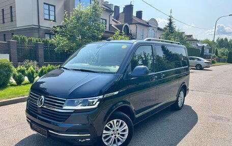 Volkswagen Multivan T6 рестайлинг, 2020 год, 6 300 000 рублей, 2 фотография