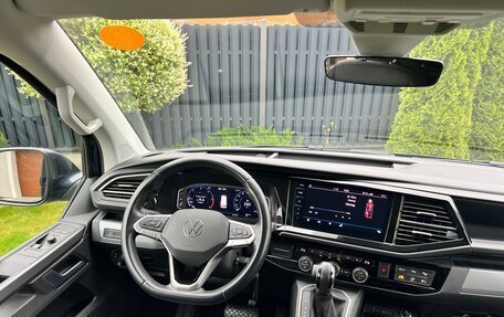 Volkswagen Multivan T6 рестайлинг, 2020 год, 6 300 000 рублей, 26 фотография