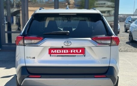 Toyota RAV4, 2020 год, 3 190 000 рублей, 2 фотография
