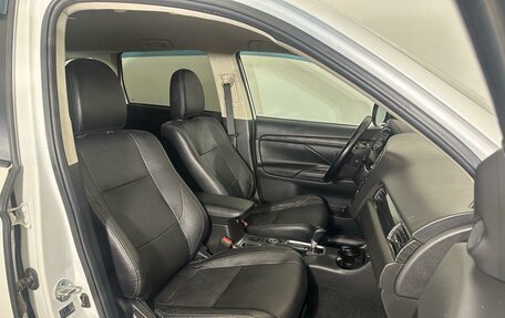Mitsubishi Outlander III рестайлинг 3, 2016 год, 1 646 360 рублей, 8 фотография