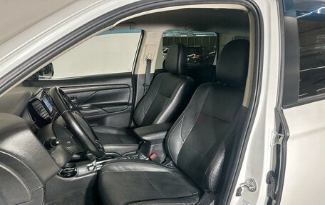 Mitsubishi Outlander III рестайлинг 3, 2016 год, 1 646 360 рублей, 10 фотография