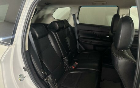 Mitsubishi Outlander III рестайлинг 3, 2016 год, 1 646 360 рублей, 7 фотография