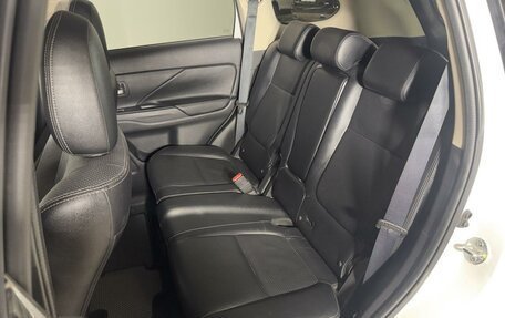 Mitsubishi Outlander III рестайлинг 3, 2016 год, 1 646 360 рублей, 9 фотография