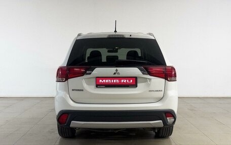 Mitsubishi Outlander III рестайлинг 3, 2016 год, 1 646 360 рублей, 4 фотография
