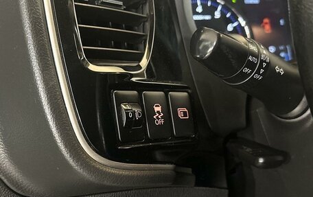 Mitsubishi Outlander III рестайлинг 3, 2016 год, 1 646 360 рублей, 21 фотография