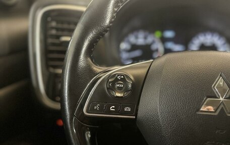 Mitsubishi Outlander III рестайлинг 3, 2016 год, 1 646 360 рублей, 15 фотография