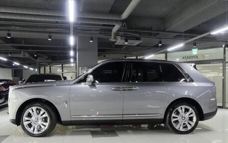 Rolls-Royce Cullinan, 2022 год, 33 740 000 рублей, 2 фотография