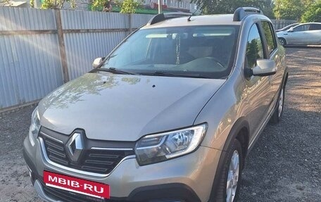 Renault Sandero II рестайлинг, 2018 год, 1 000 000 рублей, 2 фотография