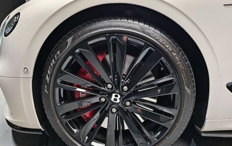 Bentley Continental GT III, 2022 год, 29 000 000 рублей, 4 фотография