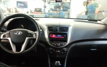Hyundai Solaris II рестайлинг, 2016 год, 854 000 рублей, 5 фотография
