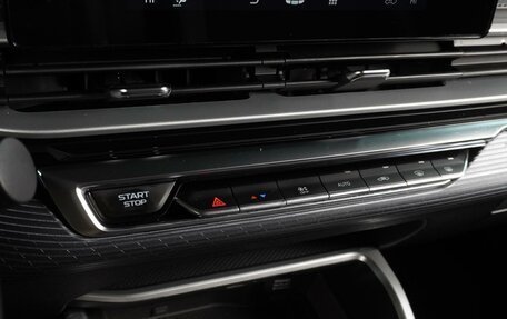 Geely Emgrand, 2023 год, 1 599 000 рублей, 12 фотография