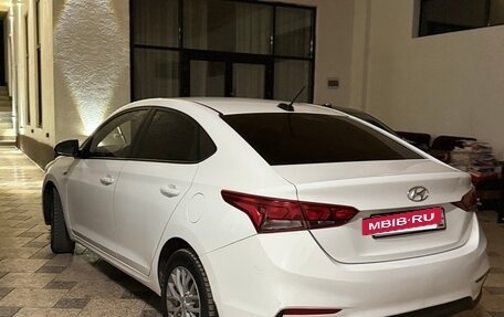 Hyundai Solaris II рестайлинг, 2017 год, 950 000 рублей, 2 фотография