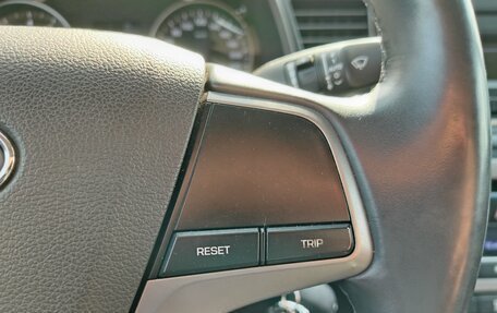 Hyundai Elantra VI рестайлинг, 2017 год, 1 217 000 рублей, 10 фотография