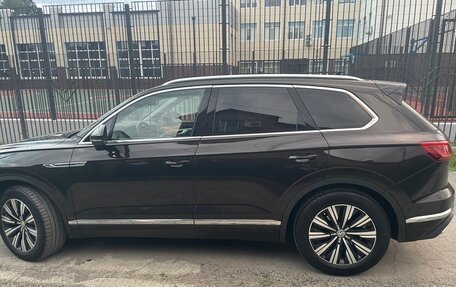 Volkswagen Touareg III, 2018 год, 4 650 000 рублей, 7 фотография