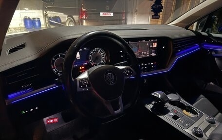 Volkswagen Touareg III, 2018 год, 5 800 000 рублей, 4 фотография