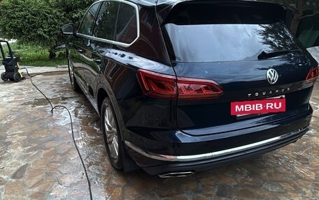 Volkswagen Touareg III, 2018 год, 5 800 000 рублей, 6 фотография