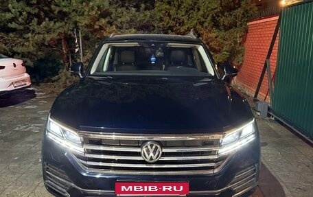 Volkswagen Touareg III, 2018 год, 5 800 000 рублей, 3 фотография