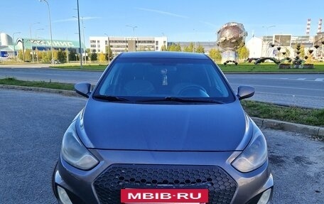 Hyundai Solaris II рестайлинг, 2012 год, 650 000 рублей, 12 фотография