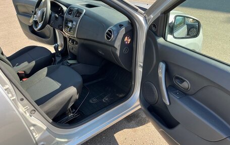 Renault Logan II, 2018 год, 849 999 рублей, 12 фотография