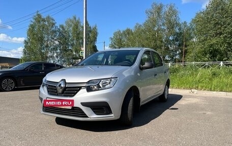 Renault Logan II, 2018 год, 849 999 рублей, 2 фотография