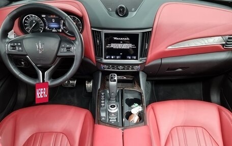 Maserati Levante I, 2022 год, 5 468 000 рублей, 8 фотография