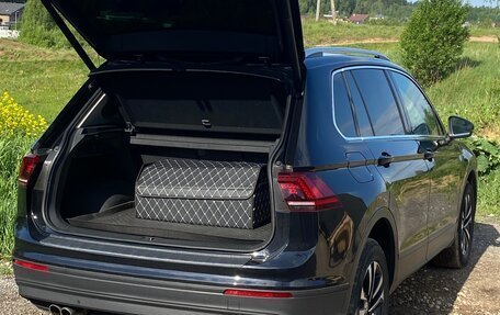 Volkswagen Tiguan II, 2019 год, 2 255 000 рублей, 3 фотография
