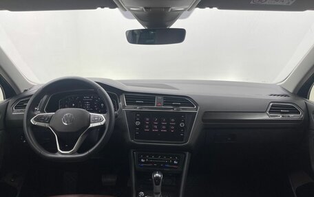 Volkswagen Tiguan II, 2021 год, 3 099 000 рублей, 18 фотография