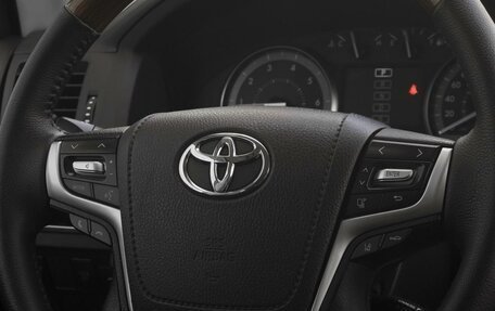 Toyota Land Cruiser 200, 2017 год, 6 599 000 рублей, 20 фотография