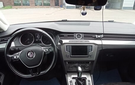 Volkswagen Passat B8 рестайлинг, 2017 год, 1 650 000 рублей, 12 фотография