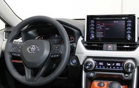 Toyota RAV4, 2022 год, 4 389 000 рублей, 20 фотография