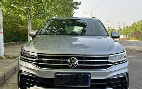 Volkswagen Tiguan II, 2022 год, 2 317 000 рублей, 2 фотография