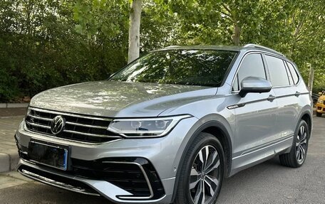 Volkswagen Tiguan II, 2022 год, 2 317 000 рублей, 3 фотография