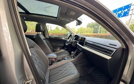 Volkswagen Tiguan II, 2022 год, 2 317 000 рублей, 15 фотография