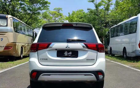 Mitsubishi Outlander III рестайлинг 3, 2020 год, 1 800 000 рублей, 6 фотография