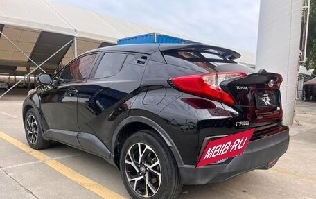 Toyota C-HR I рестайлинг, 2021 год, 1 800 443 рублей, 2 фотография