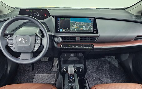 Toyota Prius IV XW50, 2022 год, 2 077 777 рублей, 4 фотография