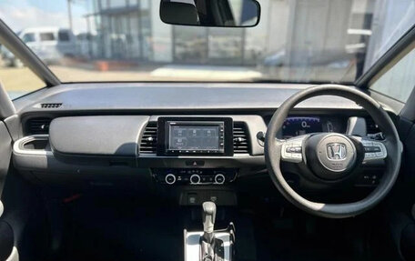 Honda Fit, 2021 год, 1 050 000 рублей, 8 фотография