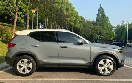 Volvo XC40 I, 2022 год, 1 900 000 рублей, 4 фотография