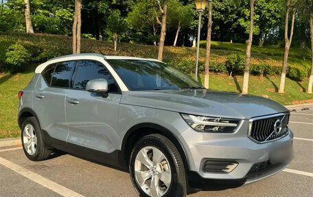 Volvo XC40 I, 2022 год, 1 900 000 рублей, 3 фотография