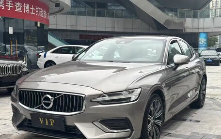 Volvo S60 III, 2022 год, 2 200 000 рублей, 1 фотография