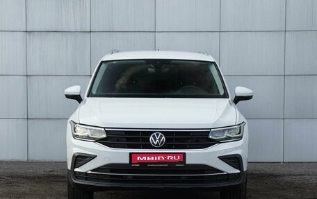 Volkswagen Tiguan II, 2021 год, 3 200 000 рублей, 3 фотография