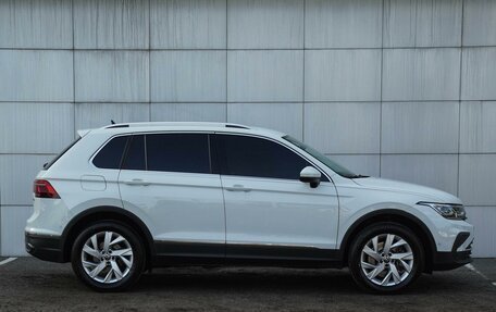 Volkswagen Tiguan II, 2021 год, 3 200 000 рублей, 5 фотография